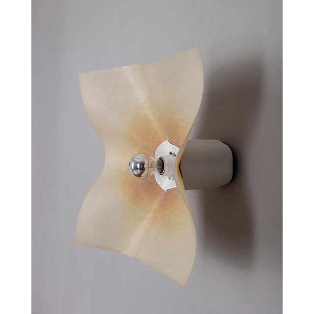 Wall or ceiling lamp with the option of also converting to a table lamp, with a white ceramic base and a fiberglass-...