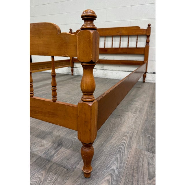 Late 20th Century Vintage Full Size Early American Colonial Jenny Lind Spindle Bed For Sale - Image 5 of 16