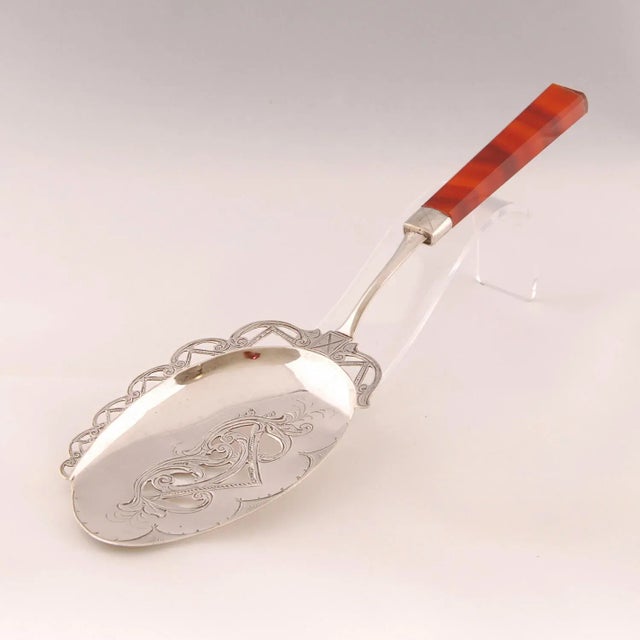 Metal Antique Tableware Semi Precious Stone Agate Sterling Silver Flatware Pie Scoop Server Engraved Victorian For Sale - Image 7 of 8