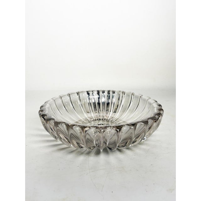 A crystal trinket dish signed P. Davesn, France, 1970s, with an elegant and luminous design. This piece is distinguished...