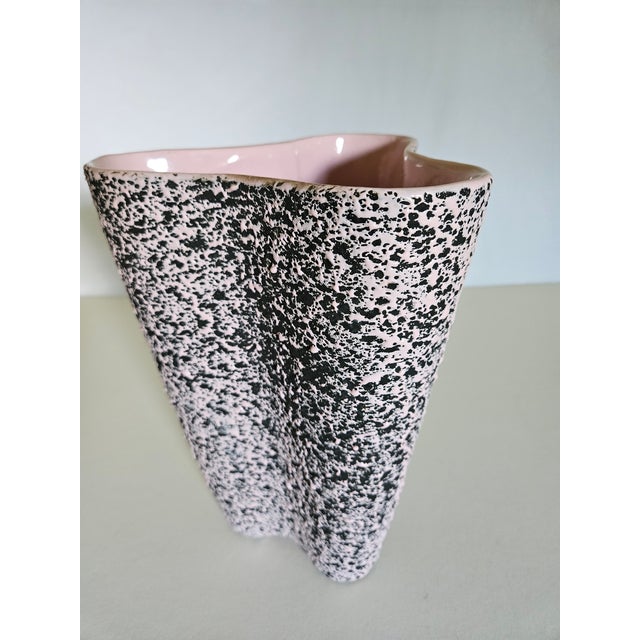 A fantastic Large MCM ceramic vase featuring an interesting Atomic Amoeba shaped vase with classic 50s pink and black lava...