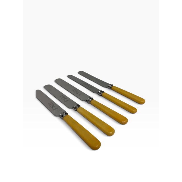 Early 20th Century Vintage Mid-Century Viner & Hall Sheffield Ribbed Catalin Luncheon Knives - Set of 5 For Sale - Image 5 of 5