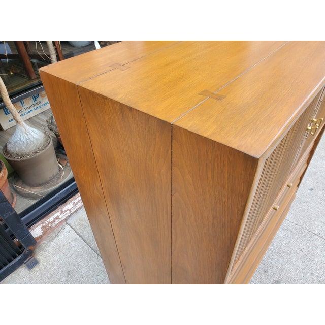 Brown 1950s American of Martinsville Dresser For Sale - Image 8 of 12