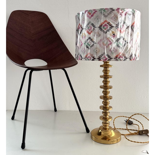 Gorgeous full Brass lamp base of particular brutalist style Design. Made in Germany in the 1970s, the lamp is equipped...