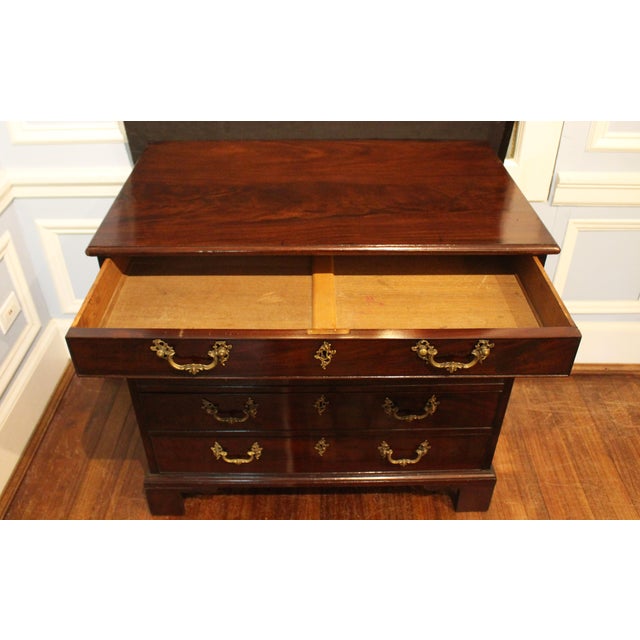 Circa 1760 English George III Period 5-Drawer Chest of Drawers For Sale In Raleigh - Image 6 of 13