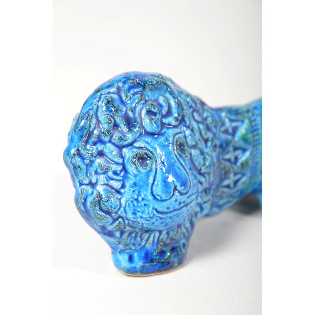 Handmade ceramic Bitossi lion designed by Aldo Londi in the 70s. The lion is part of his Rimini Blu collection...