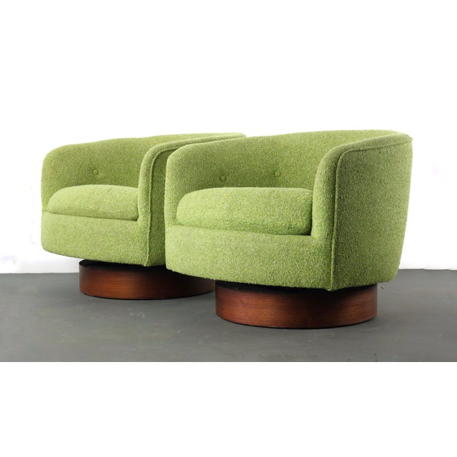 Swiveling Barrel Chairs Attributed to Milo Baughman in Original Green - a Pair For Sale - Image 4 of 7