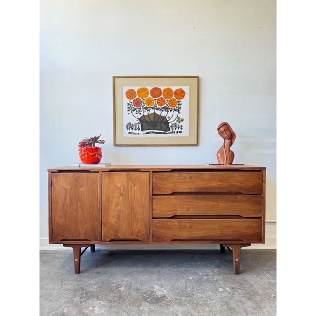 Mid-Century Modern 1960s Walnut Credenza by Stanley Furniture For Sale - Image 3 of 14