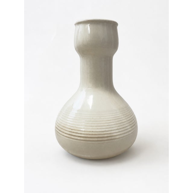 Mid-Century Modernist Incised Stoneware Bottle Vase by Franco Bucci for Pesaro Laboratory, 1970s For Sale - Image 4 of 7