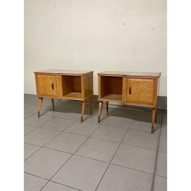 Mid-Century Modern Italian Bedside Tables in Birch Burl and Glass, 1950s, Set of 2 For Sale - Image 3 of 18