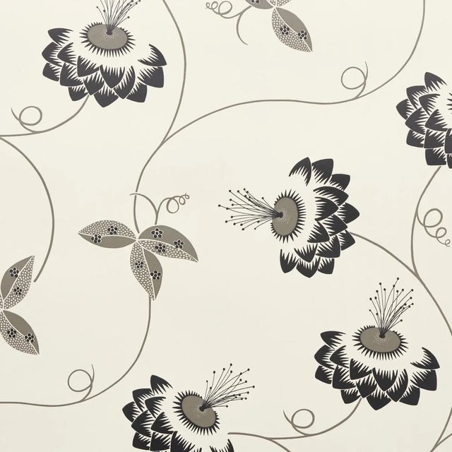 Not Yet Made - Made To Order Sample - Schumacher x Neisha Crosland Merlin Wallpaper in Black & Cream For Sale - Image 5 of 5