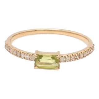 Natural 0.35 cts Peridot & 0.14 cts diamond ring in 14k gold For Sale