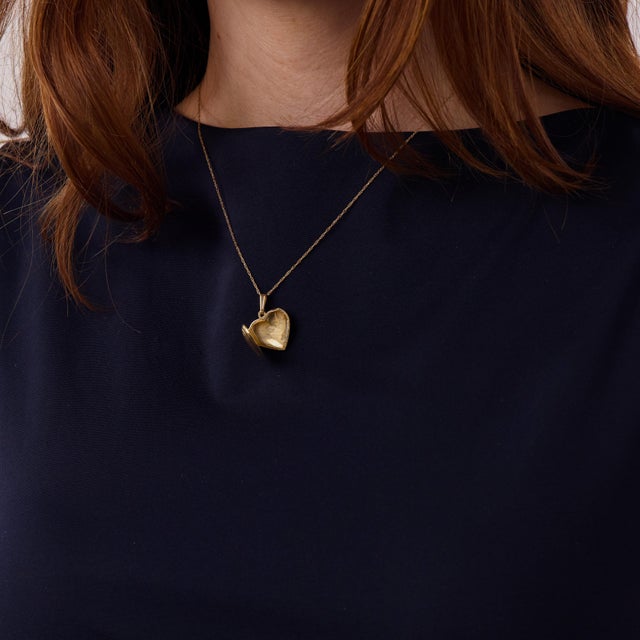 Contemporary Vintage 14k Yellow Gold Heart Locket Necklace For Sale - Image 3 of 7