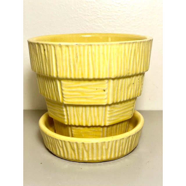 McCoy Pottery 1940s - 1960s Small “Yellow" Mid-Century Flowerpot and Saucer For Sale In Los Angeles - Image 6 of 6