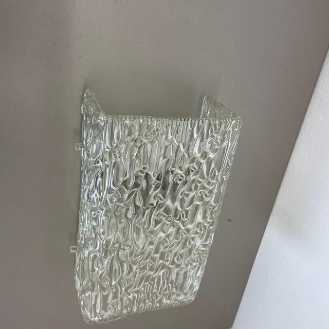 1960s Large Hollywood Regency Cubic Ice Glass Wall Light from Kalmar Lights, 1960s For Sale - Image 5 of 18