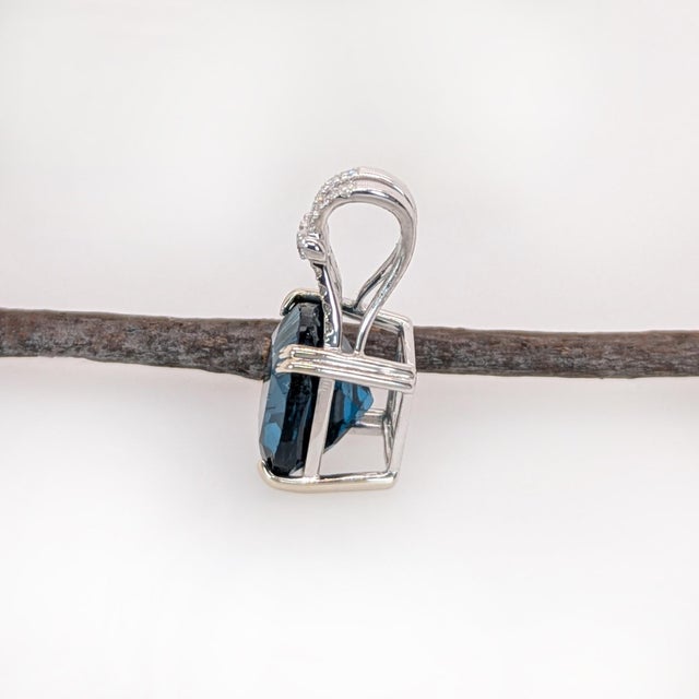 2020s 9.4ct London Blue Topaz Pendant w Natural Diamond Accents in 14K Gold | CU 12mm For Sale - Image 5 of 6