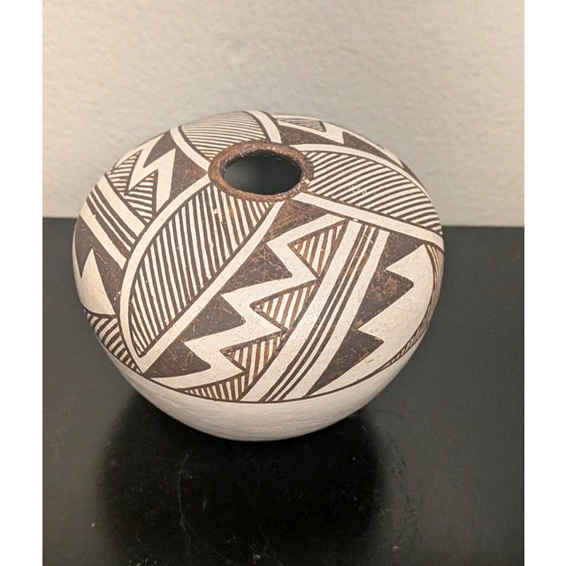 Ceramic 1970s Rose Chino Garcia Acoma Pueblo Fine Line Pottery Seed Jar For Sale - Image 7 of 7