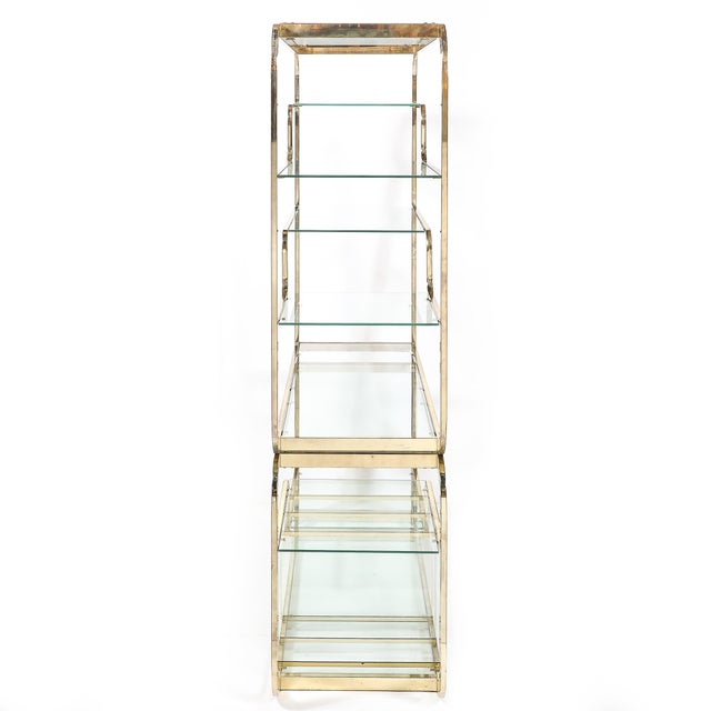 Milo Baughman 1970s Mid-Century Modern Curvilinear Polished Brass & Glass Etagere by Milo Baughman For Sale - Image 4 of 17