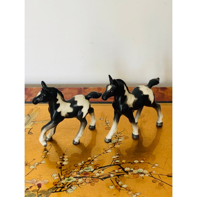 Shabby Chic Detailed Vintage Ceramic Horses Salt and Pepper Shakers Pair For Sale - Image 3 of 4