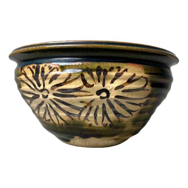 Early Shōwa Period Ceramic Japanese Bowl with Floral Pattern, 1950s For Sale