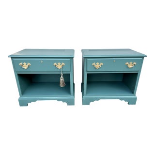 Late 20th Century Vintage Drexel Heritage Traitional Nightstands - a Pair For Sale