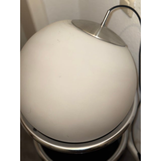 Vintage Space Age Table Lamp – Opal Glass & Chrome – “Saturn” Design – 1970s Original vintage table lamp in the...