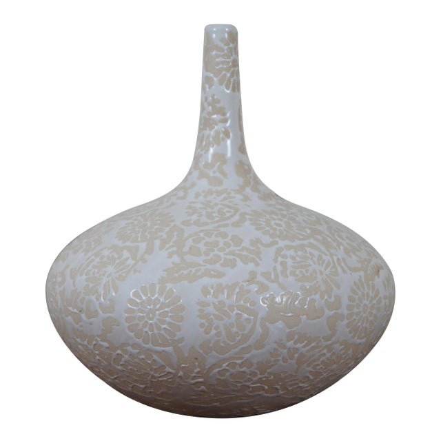 Folk Art Vintage Ei8hteen Karat White Amabilis Orchid Glazed Ceramic Tulip Bud Vase For Sale - Image 3 of 11