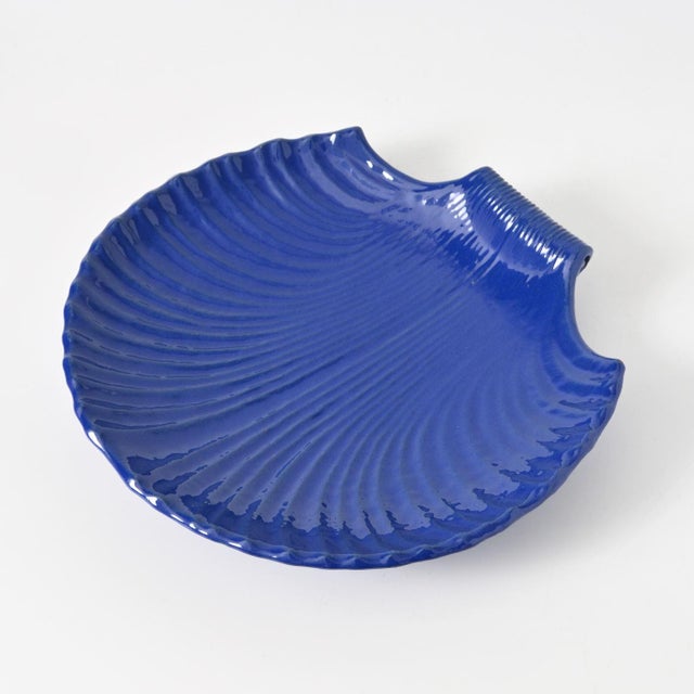 Large shell-shaped ceramic plate / catchall made by Andersson & Johansson from Hoganas, Sweden. This piece has an...
