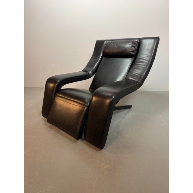 Mid-Century Italian Kilkis Lounge Chair with Ottoman and Integrated Small Side Table in Black Leather by Ammaniti & Vitello for Brunati, Italy, 1960s For Sale - Image 9 of 17