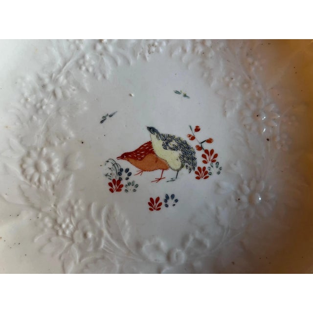 Chelsea Porcelain Antique 18th Century George II Bow Porcelain Soup Bowls Decorated With Two Quails in the Kakiemon Taste - a Pair For Sale - Image 4 of 9