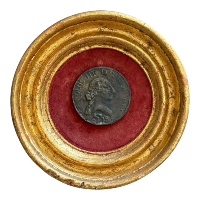1960s Italian Framed Bronze Classical Medallion Wall Plaque in Giltwood Round Frame, 9” Diameter For Sale