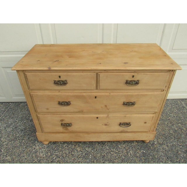 19th century antique English pine dresser, c.1860 An English country pine dresser with a moulded rectangular top below...