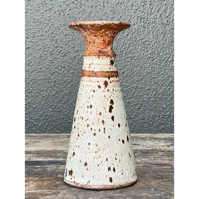 This original studio pottery vase is a masterclass in organic minimalism and artisanal texture. Featuring a sophisticated...