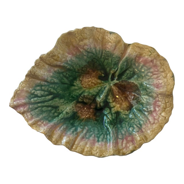 Late 19th Century Etruscan Majolica Leaf Form Ceramic Plate or Ashtray For Sale
