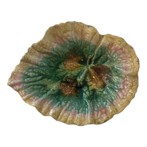 Late 19th Century Etruscan Majolica Leaf Form Ceramic Plate or Ashtray