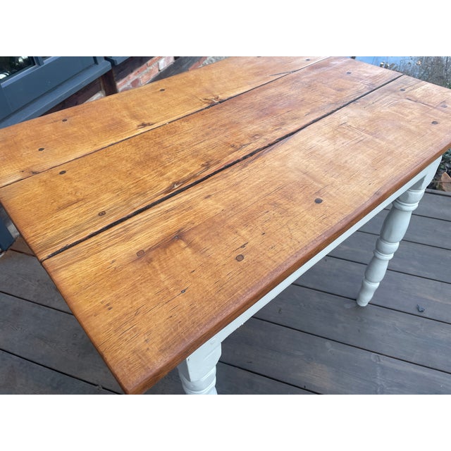 This charming antique table has been repainted, sanded, and oiled. Width: 99 cm Depth: 65 cm Height: 75.5 cm, Legroom:...