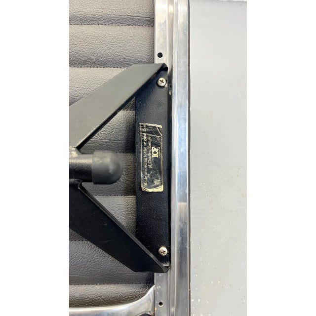 EA117 Office Chair by Charles & Ray Eames for Herman Miller, 1980s For Sale - Image 9 of 11