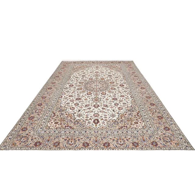 Kashan Rug in Hand-Knotted Wool For Sale - Image 4 of 11