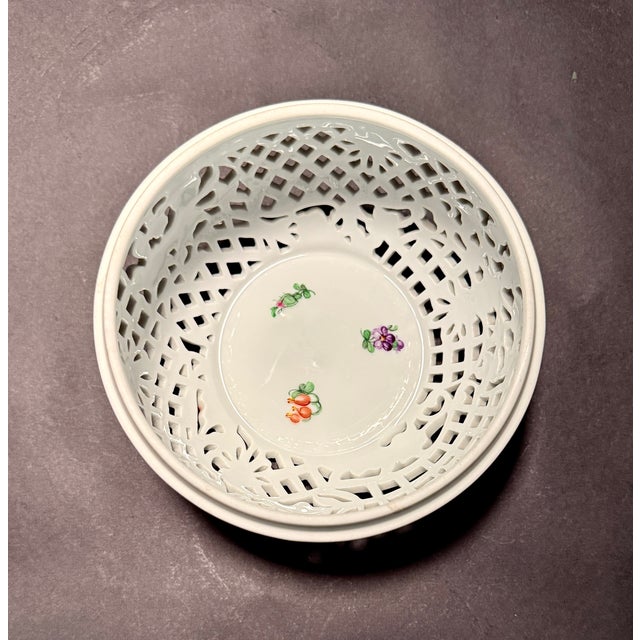Mid 20th Century Herend Hand-Painted Pierced Porcelain Covered Box With Floral Decoration For Sale In New York - Image 6 of 9