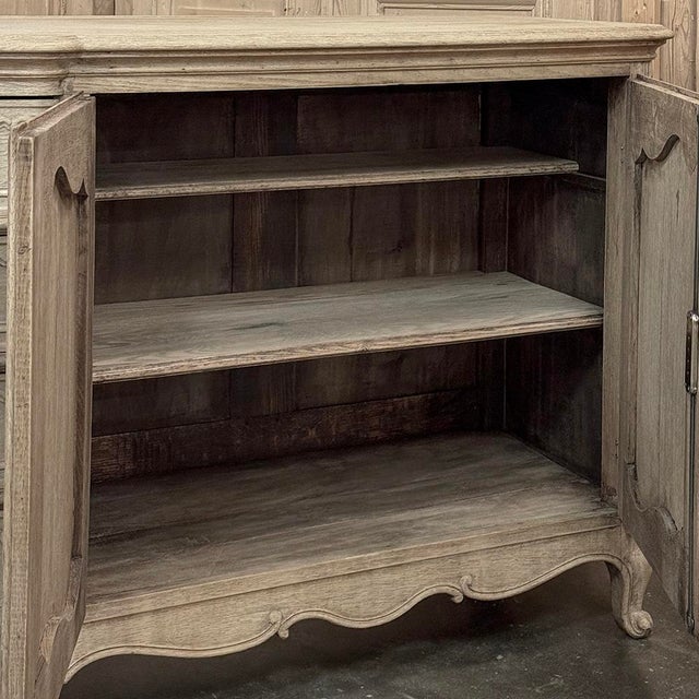 Grand Antique Country French Louis XV Buffet in Stripped Oak For Sale - Image 11 of 18