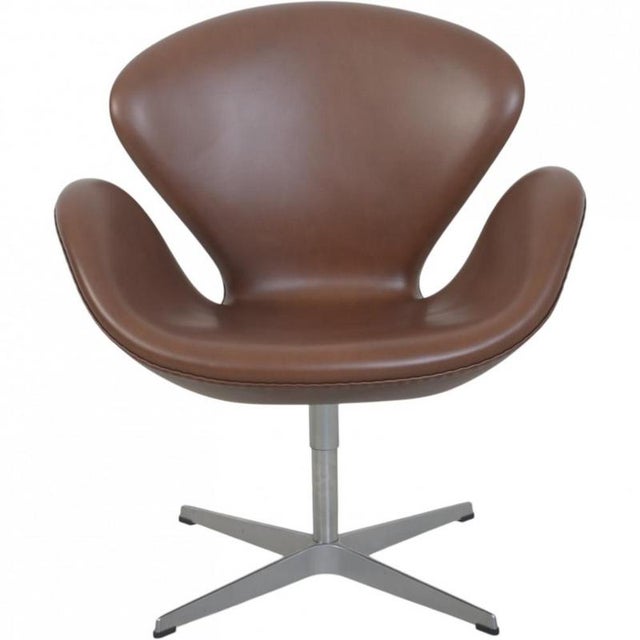 Tall Swan Chair in Mokka Leather by Arne Jacobsen, 2007 For Sale - Image 14 of 14