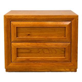 1980s Thomasville Oak Two-Drawer Nightstand or End Table For Sale