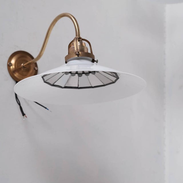 Opaline, Brass and Reflective Glass Wall Light For Sale - Image 6 of 9