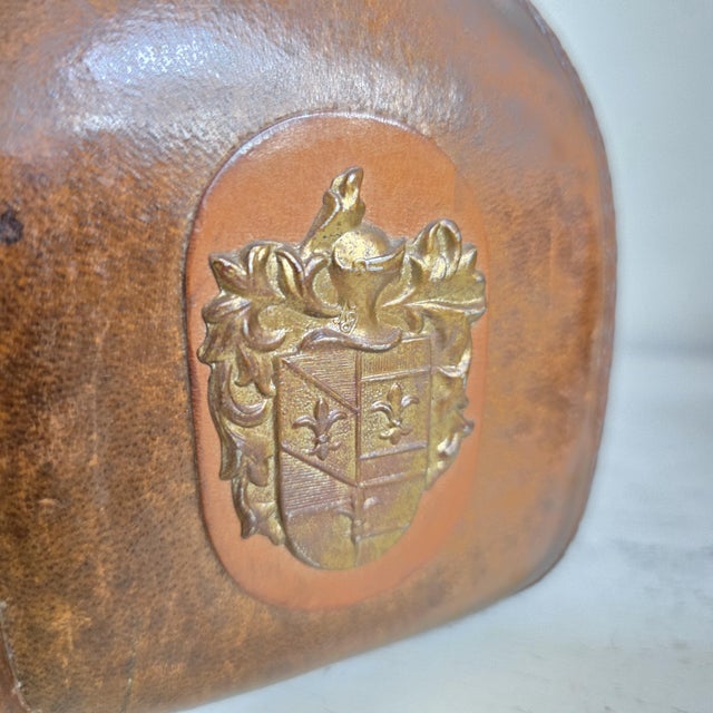 Metal 1970s Italian Leather Wrapped Decanter Brass Knight Crest, Bar Cart Dark Academic For Sale - Image 7 of 16