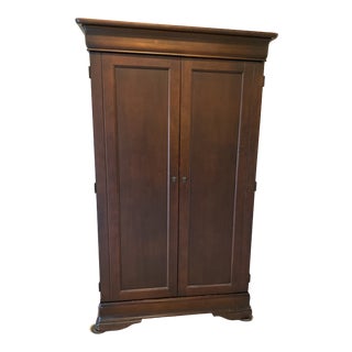 Vintage Traditional Hooker Furniture Armoire For Sale