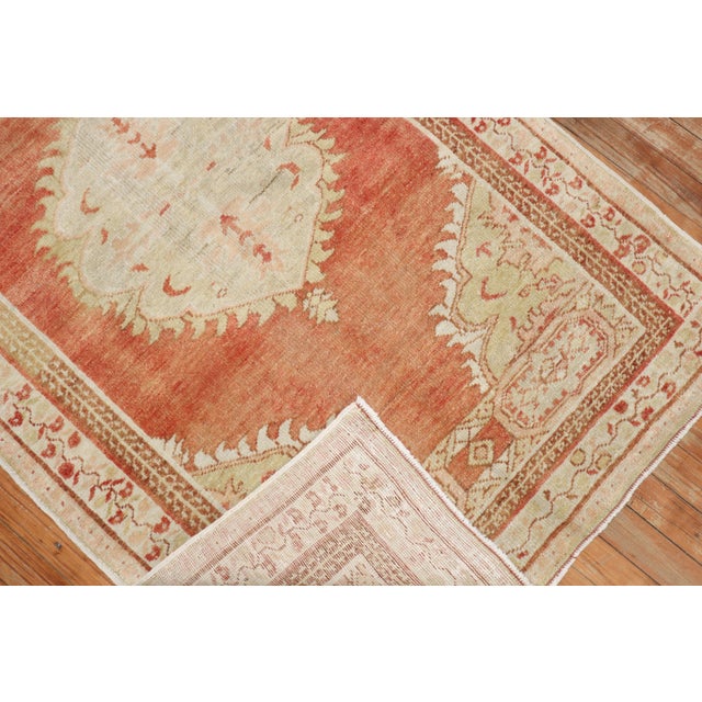 A Scatter size Turkish rug from the 2nd quarter of the 20th century Measures: 3'1'' x 5'.