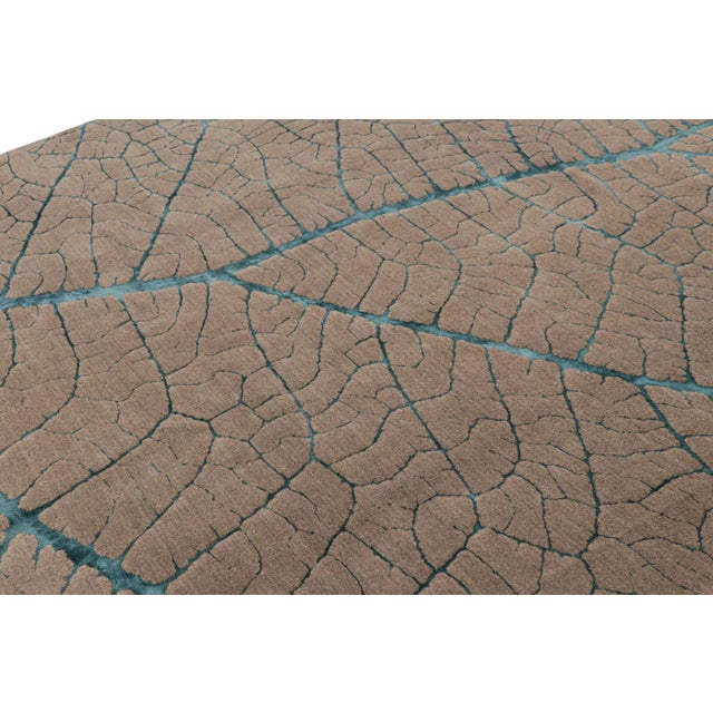 Hand-knotted in wool, this 8x10 abstract rug by Rug & Kilim features a subtle high-low element, married to the expressive...