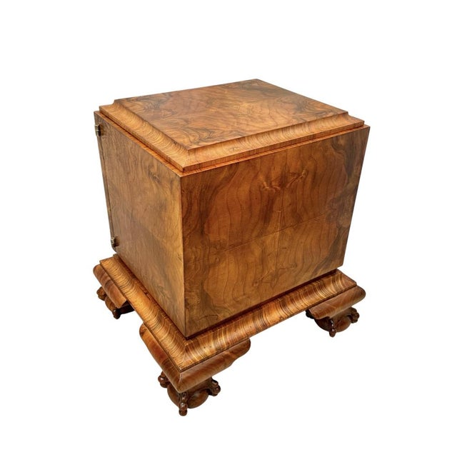 Brown Art Deco Cabinet in Walnut and Walnut Root Veneer, Central Europe, 1930s For Sale - Image 8 of 12