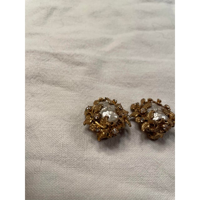 Gold-Plated Earrings by Miriam Haskell, 1960s, Set of 2, in Very Good conditions. Designed 1960 to 1969 This piece has an...