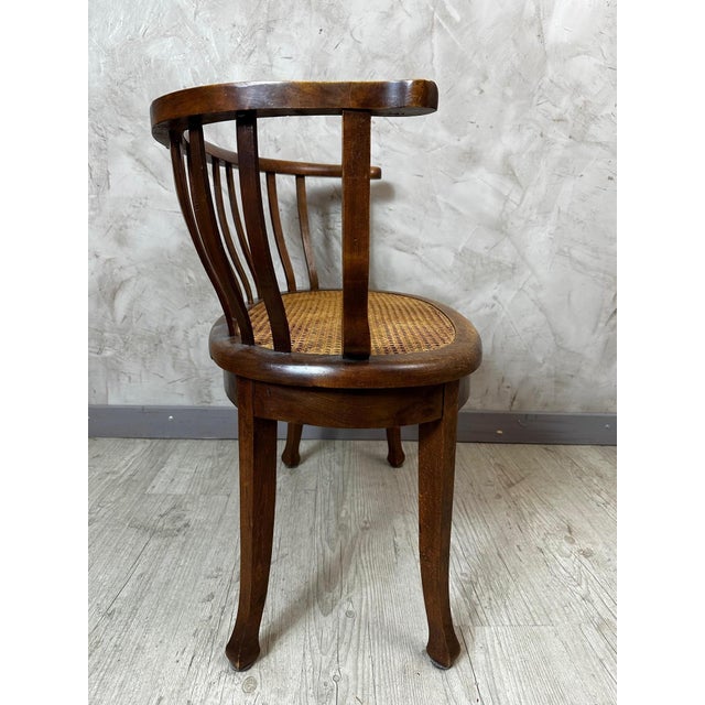 Charming basket chair dating from the 1940s, combining classic elegance and authenticity. This model is distinguished by...
